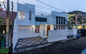 Spacious, White-villa Belgareti @kiara Condong