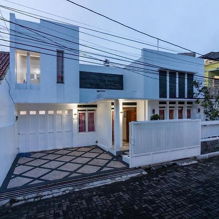 Spacious, White-Villa Belgareti @Kiara Condong Bandung Bagian luar foto