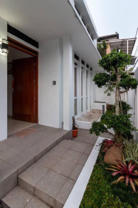 Spacious, White-Villa Belgareti @Kiara Condong Bandung Bagian luar foto