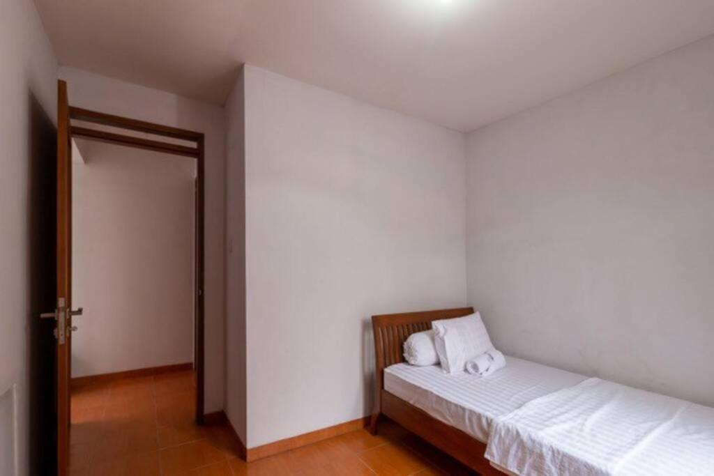 Spacious, White-Villa Belgareti @Kiara Condong Bandung Bagian luar foto