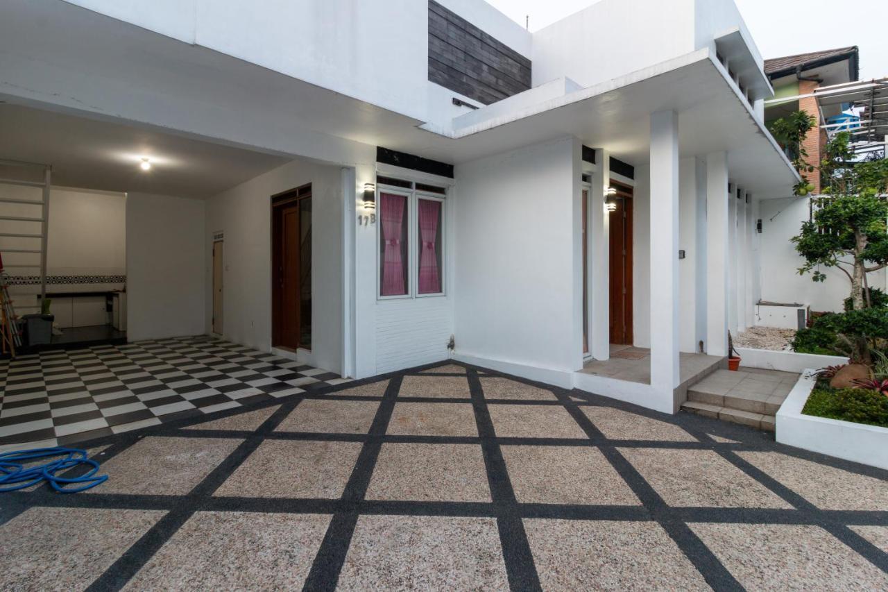Spacious, White-Villa Belgareti @Kiara Condong Bandung Bagian luar foto