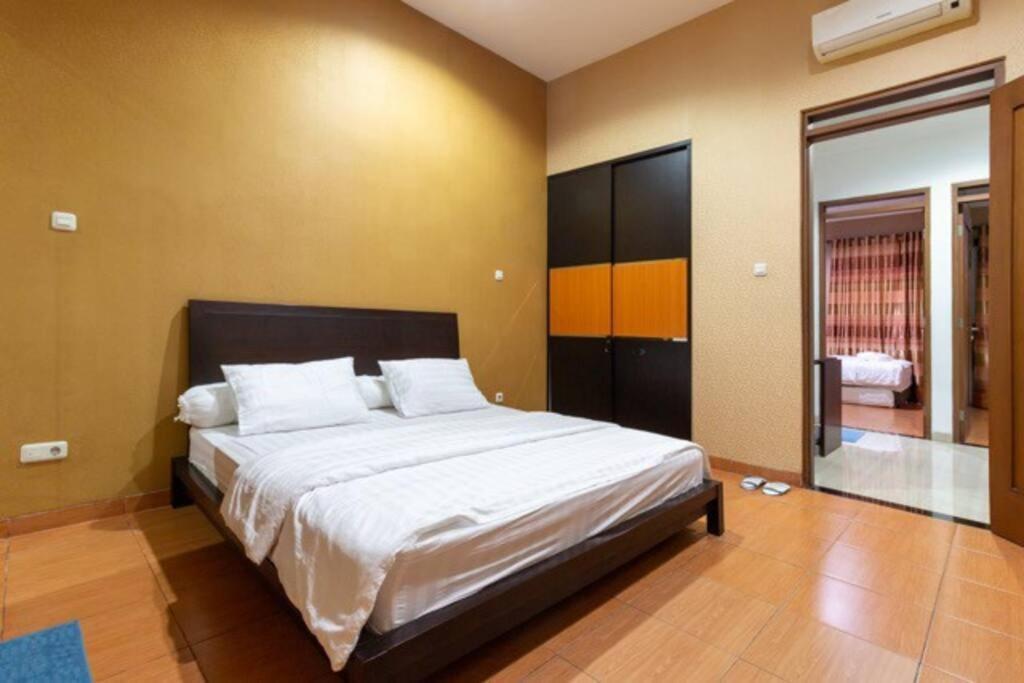 Spacious, White-Villa Belgareti @Kiara Condong Bandung Bagian luar foto