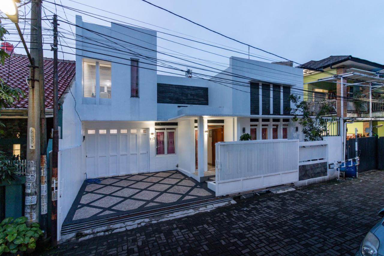 Spacious, White-Villa Belgareti @Kiara Condong Bandung Bagian luar foto